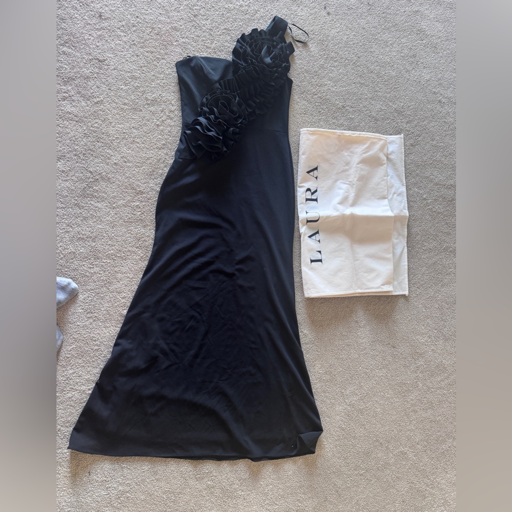 Black evening dress ) Laura size 10 Maxi